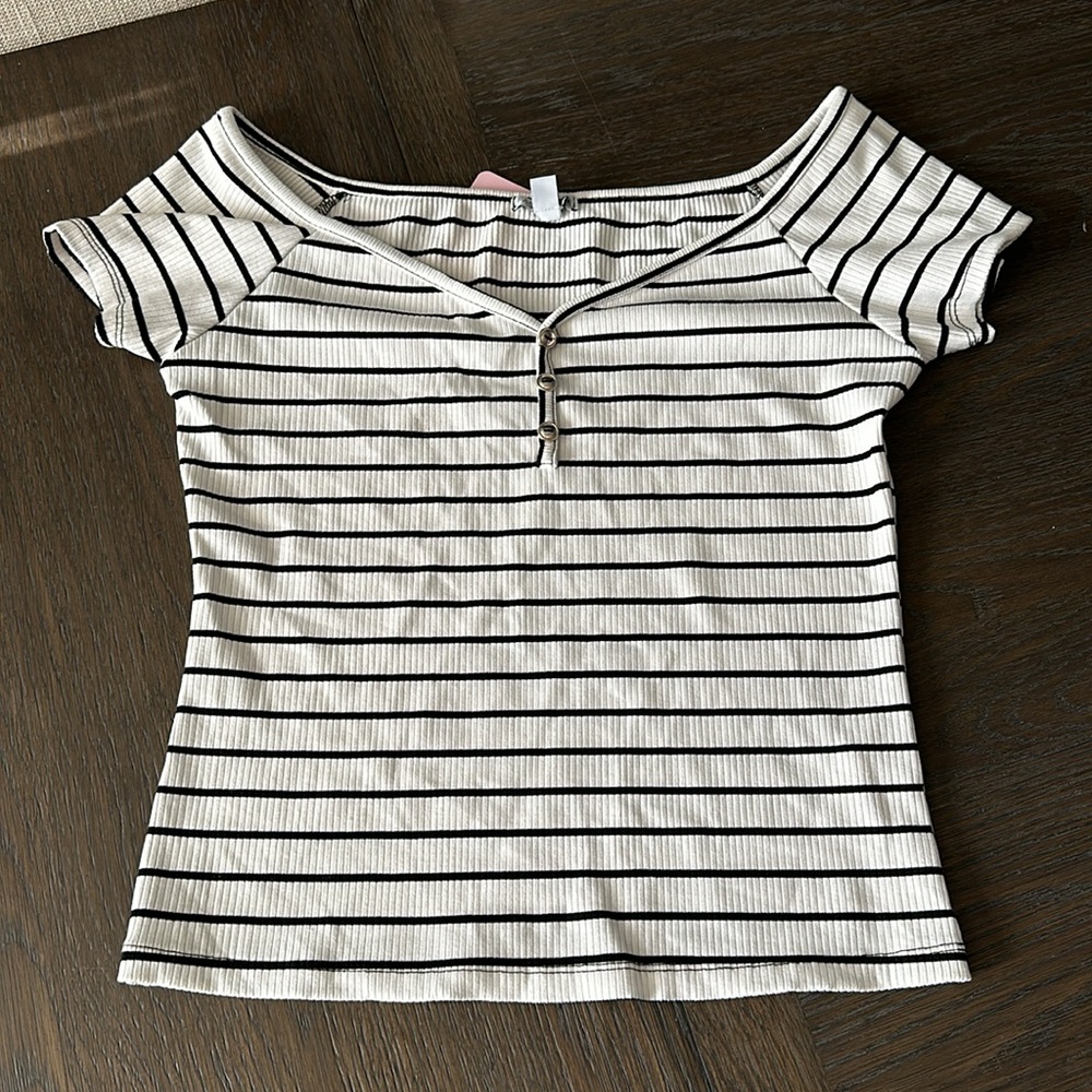 Trendy Flattering Off the Shoulder Top